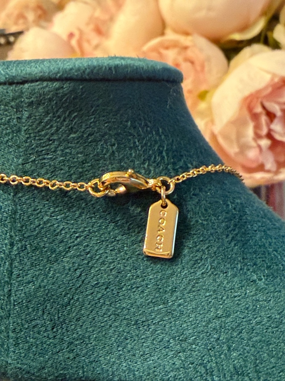 Coach NWOT Gold Flower Pendant Necklace with Clear Stone - Picture 10 of 11